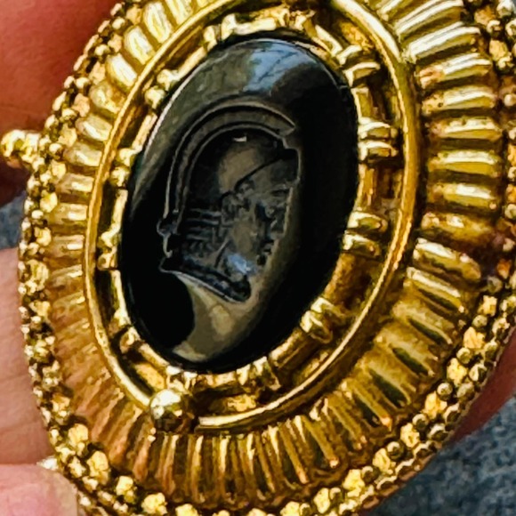 Joan Rivers Pendant Gold Tone Black Oval Cameo Roman Soldier Warrior Intaglio - Picture 4 of 7